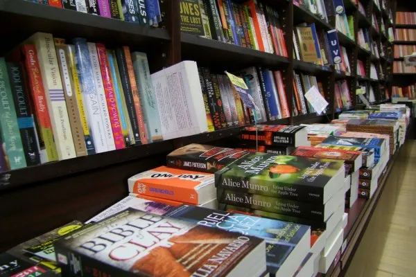 لماذا تمتلكني رغبة بالتوقف عن قراءة الكتب العربية؟